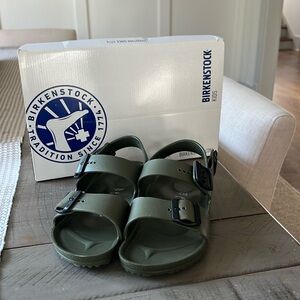 NEW BIRKENSTOCK/Milano Essentials Kids EVA/Army Green/Size 33